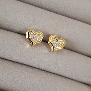 Diamonds heart shape stud earrings